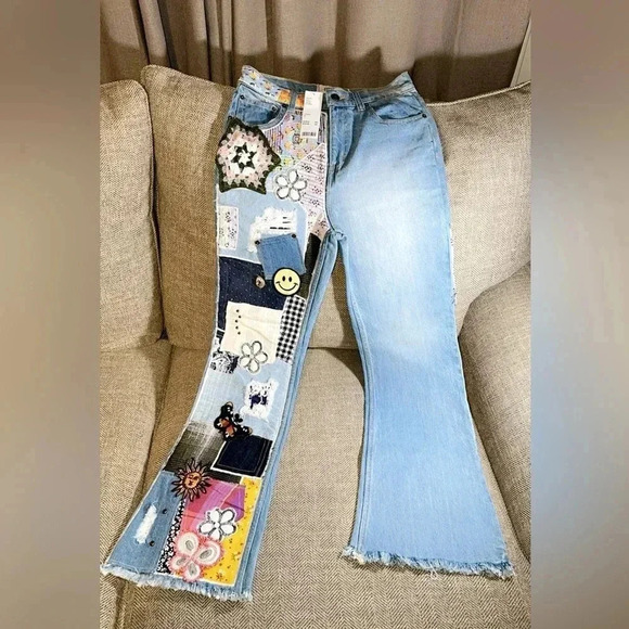 BDG Denim - NWT $129 URBAN OUTFITTERS BDG WOMEN’S EMBROIDERED DENIM MEDI SIZE 27